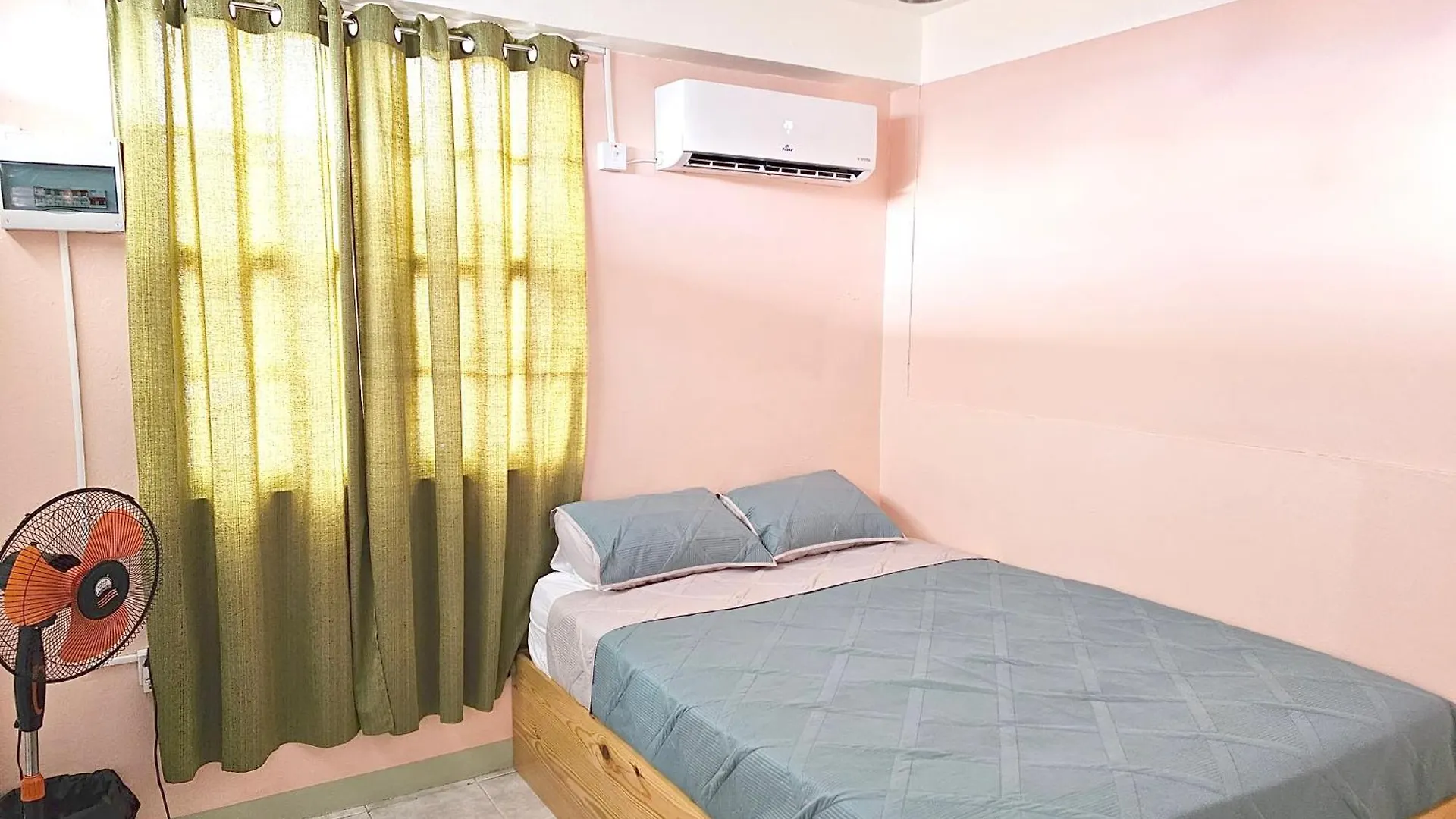 C&M Suites Ροζό 0*,