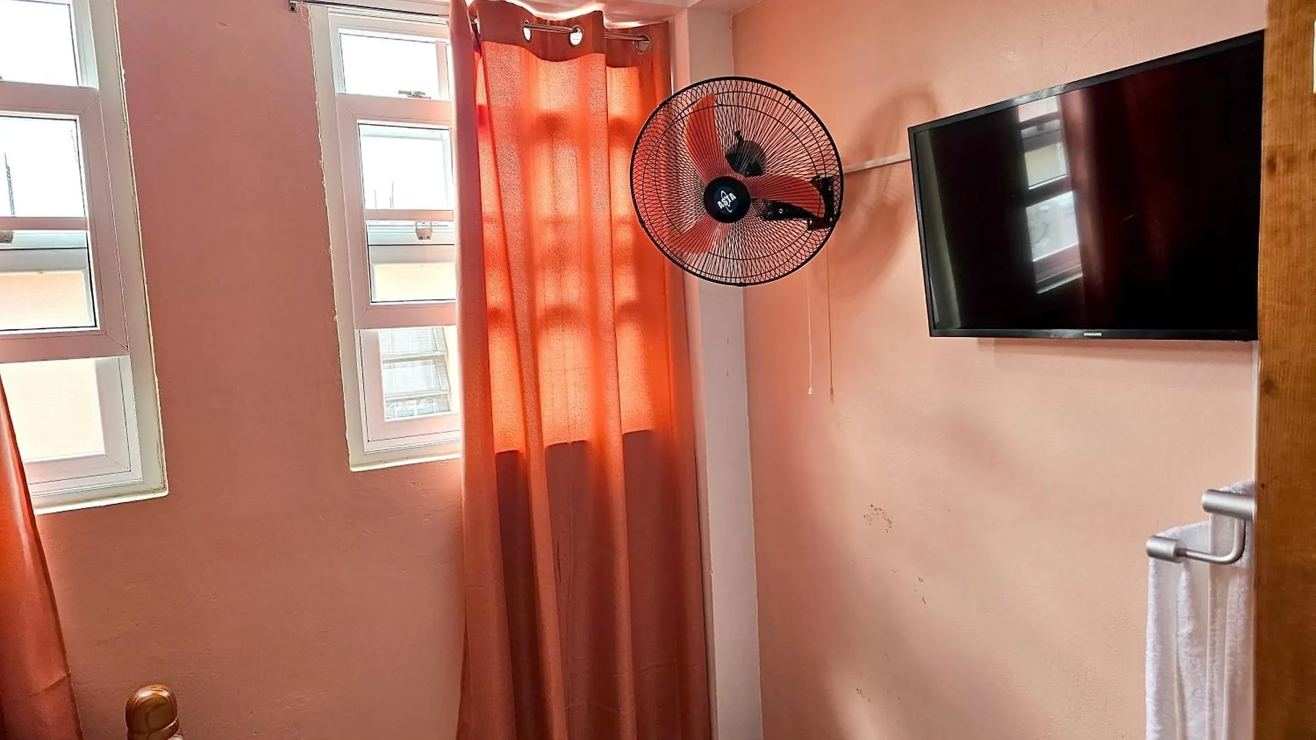 C&M Suites Roseau 0*,  Dominica