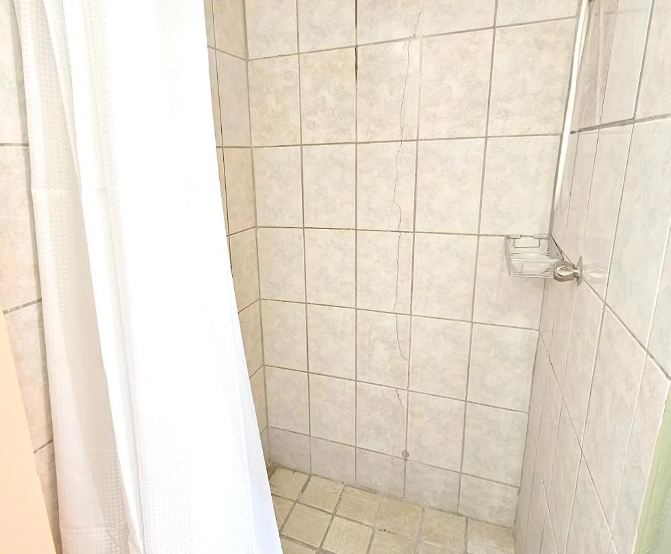 C&M Suites Roseau