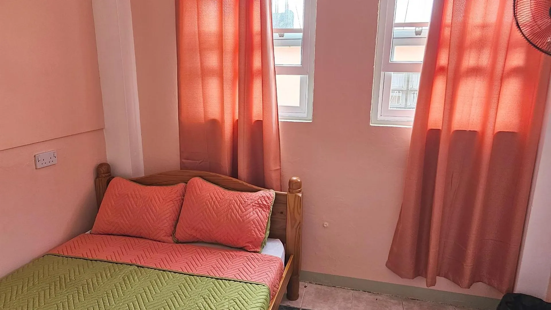 C&M Suites Roseau Apartment