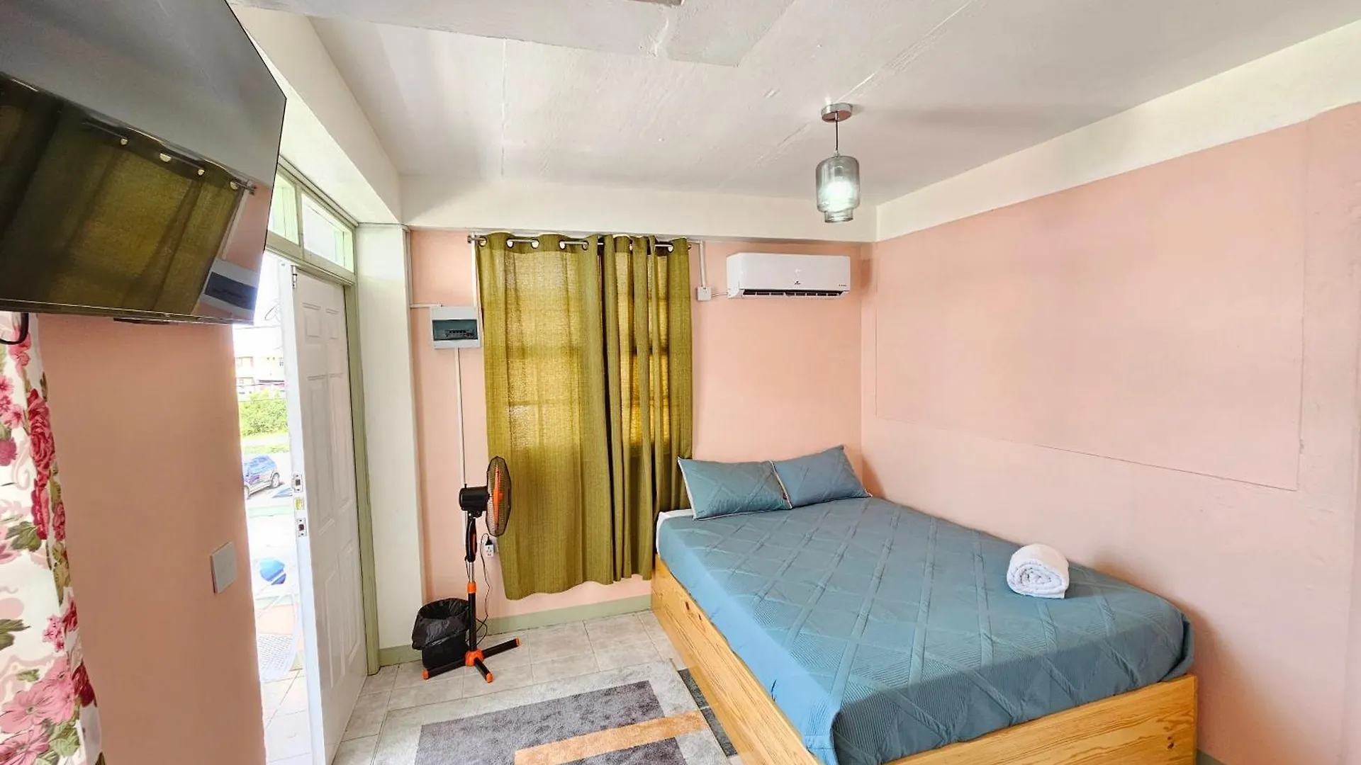 C&M Suites Roseau