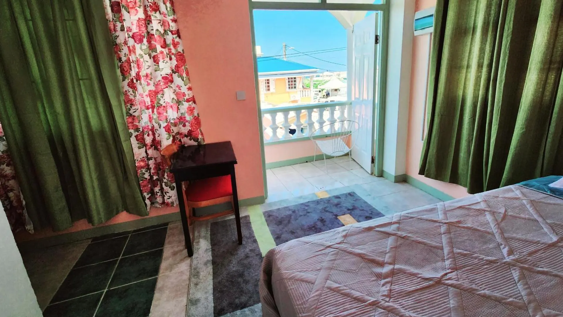 C&M Suites Roseau